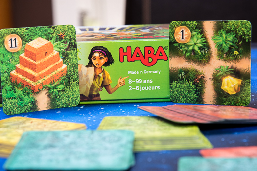 Gros plan sur le matériel de Karuba Jeu de cartes (Haba)