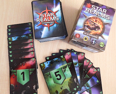 Gros plan sur le matériel de STAR REALMS  (Iello)