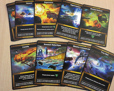 Gros plan sur le matériel de Crisis, extension de Star Realms (Iello)