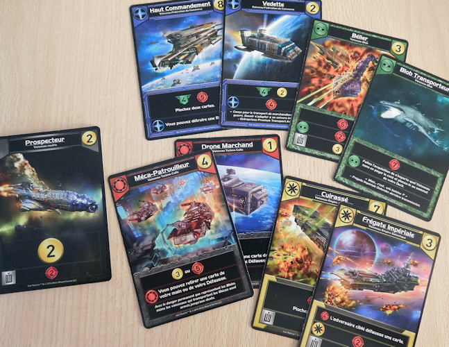 Quelques cartes vaisseaux de Star Realms (Iello)